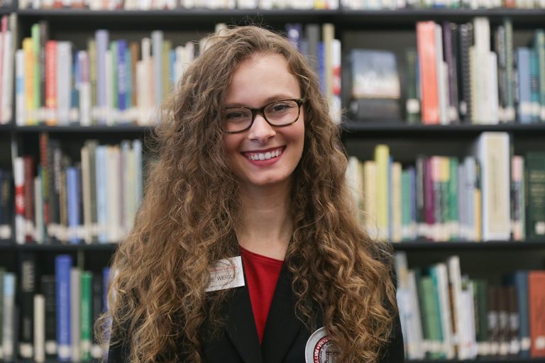 Headshot of Chloe Weigle.