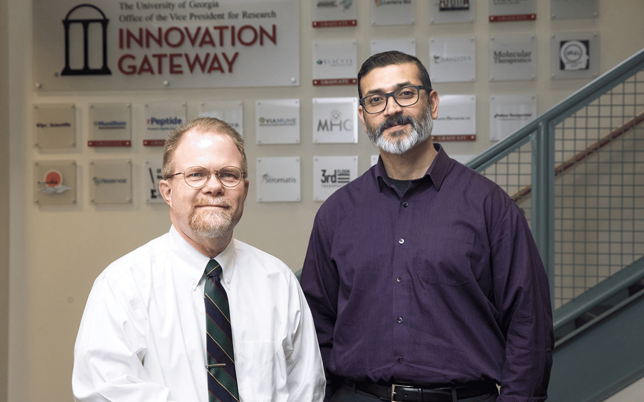 Donnie Longenecker, left, and Lohitash Karumbaiah (Photo by Dorothy Kozlowski/UGA)