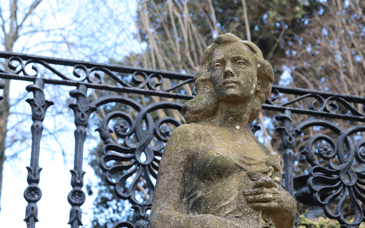 Picture of a statue in the Founders Memorial Garden taken by James Shulte.